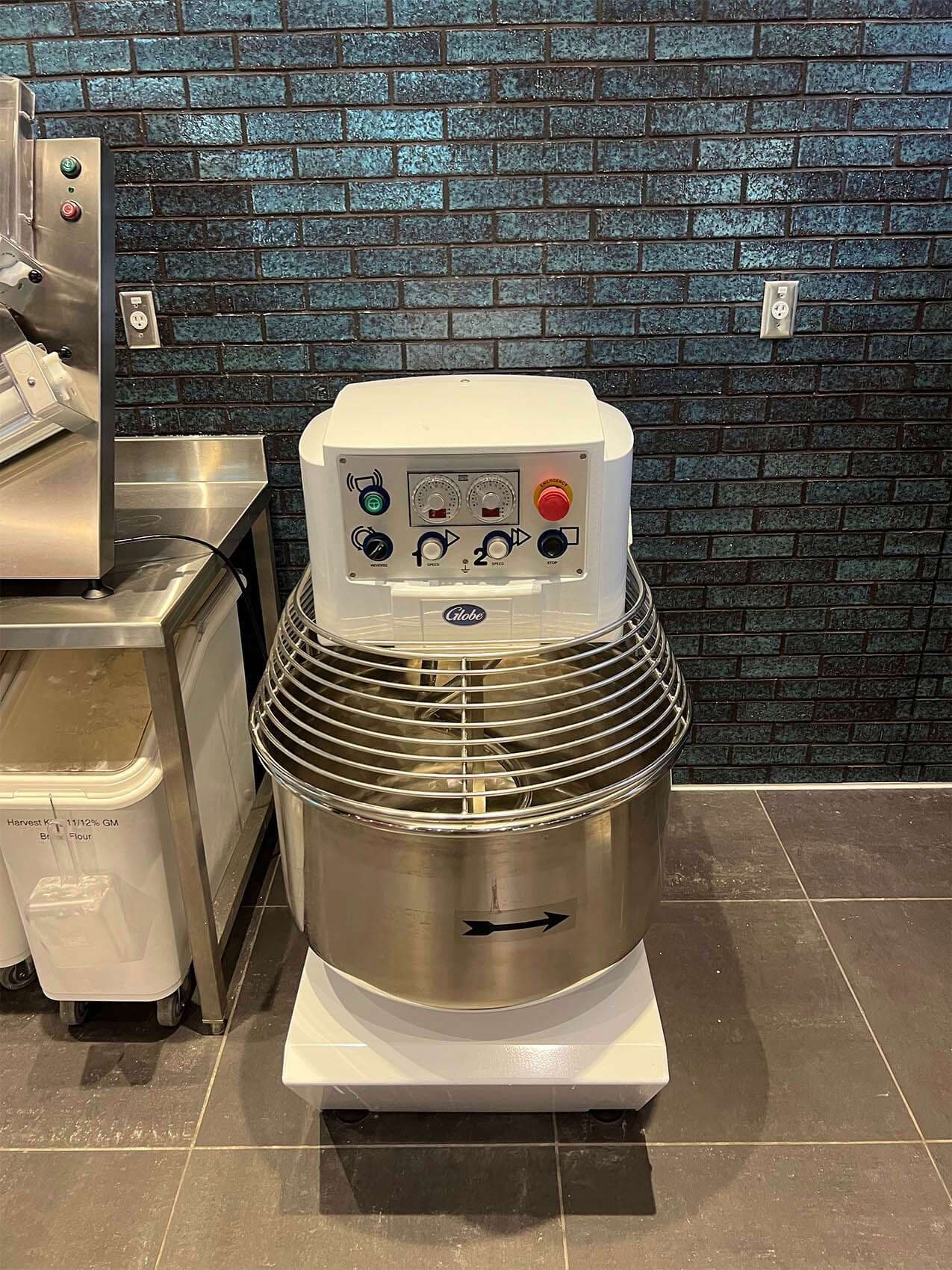 Globe GSM175 Spiral Dough Mixer with Dual Motors — view 10
